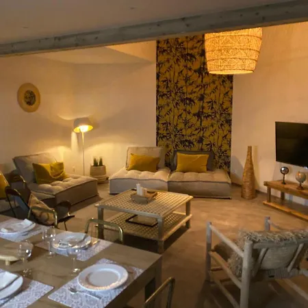 Le Jardin De La Tour Pinte Apartment *