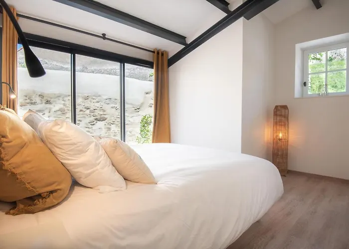 Le Jardin De La Tour Pinte Apartment *