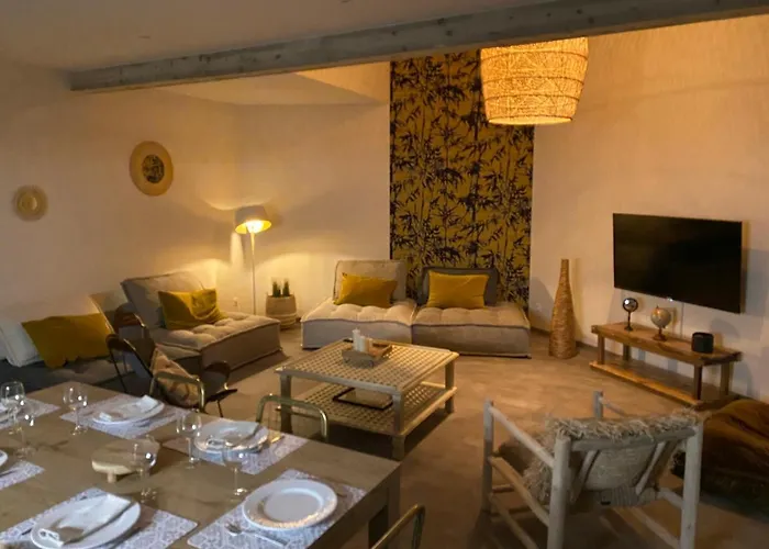 Le Jardin De La Tour Pinte Apartment *